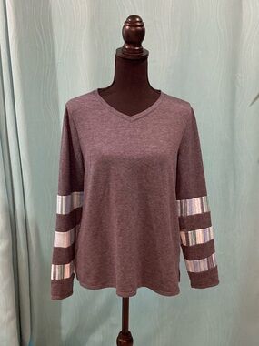 SOFT Cuddl Duds V-Neck Long Sleeve Top with Striped Sleeve Panels •Petite Medium